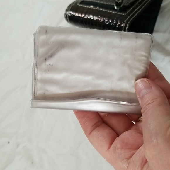 Liz Claiborne Tri-fold Wallet - Picture 13 of 14